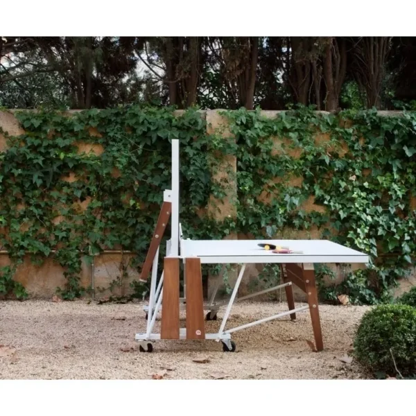 Foldable outdoor table tennis board