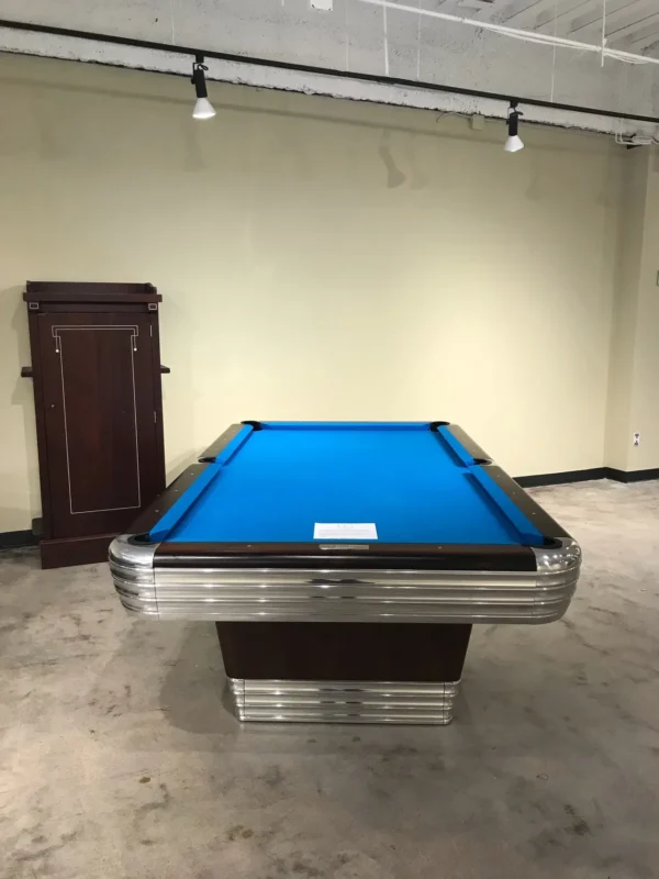 A Item # BR19021-AT in a room with a blue cloth.